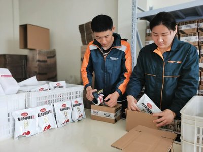 盱眙郵政 小料包大助攻，調(diào)出龍蝦產(chǎn)業(yè)好“味道”